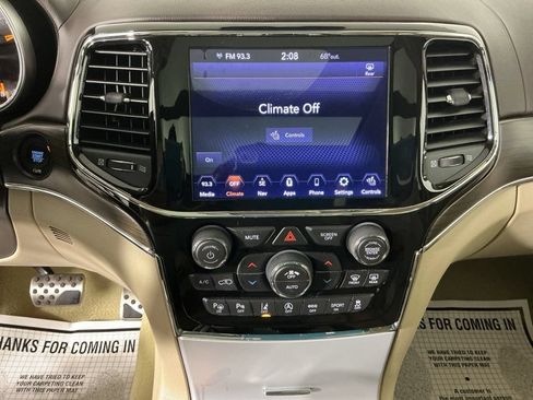 Used 2020 Jeep Grand Cherokee Overland w/ Interior Metal Package AWD/4WD image 27