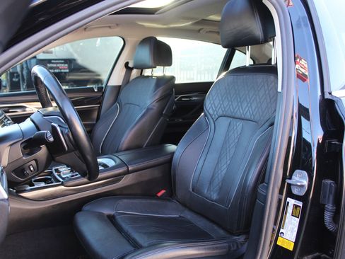 Used 2016 BMW 750i image 10