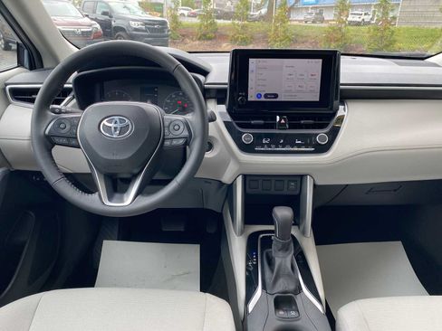 Used 2023 Toyota Corolla Cross LE AWD/4WD image 8
