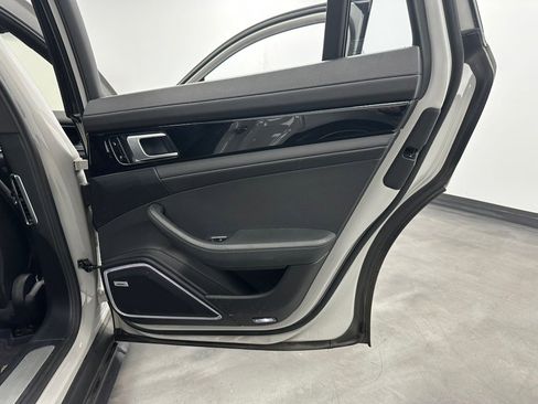 Used 2018 Porsche Panamera 4S image 37