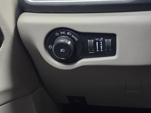 Used 2022 Chrysler Pacifica Limited image 25