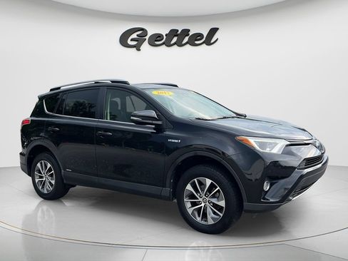 Used 2017 Toyota RAV4 XLE AWD/4WD image 3