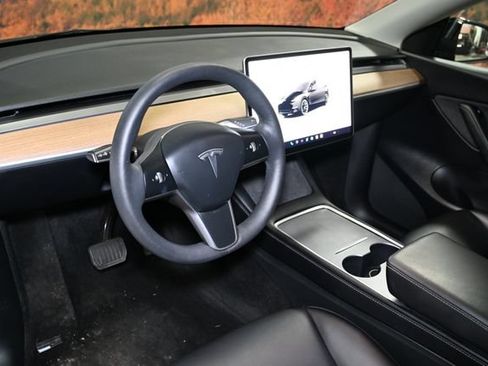 Used 2022 Tesla Model Y Long Range AWD/4WD image 19