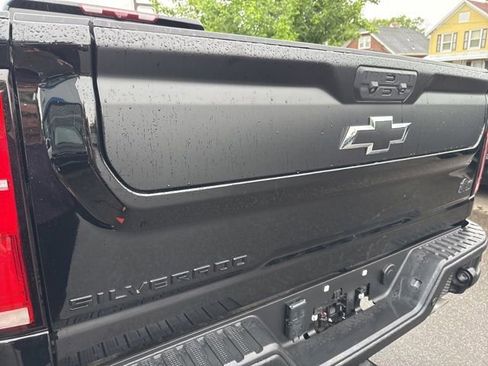 Used 2025 Chevrolet Silverado 2500 ZR2 w/ ZR2 Bison Edition AWD/4WD image 13