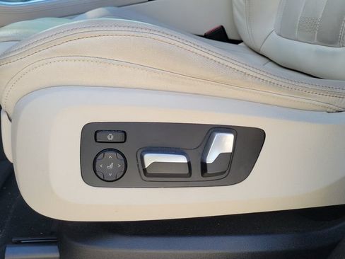 Used 2022 BMW X5 sDrive40i w/ M Sport Package RWD image 16