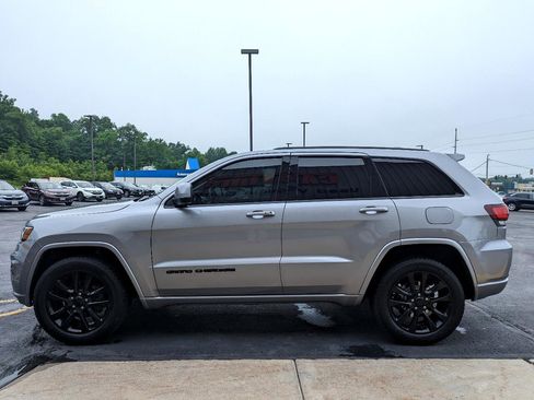 Used 2018 Jeep Grand Cherokee Altitude image 5