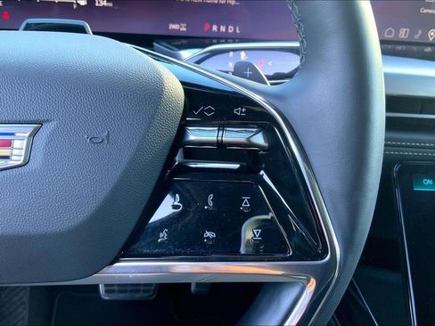 Used 2025 Cadillac Escalade ESV Sport w/ Touring Package image 24