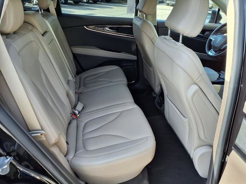 Used 2022 Lincoln Nautilus FWD image 13