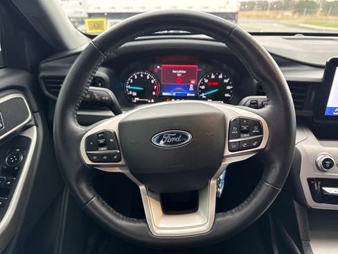 Used 2023 Ford Explorer XLT image 20