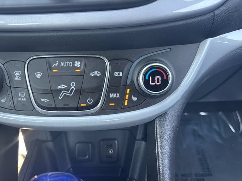 Used 2017 Chevrolet Volt LT w/ Comfort Package FWD image 19