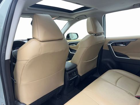 Used 2020 Toyota RAV4 XLE Premium image 35