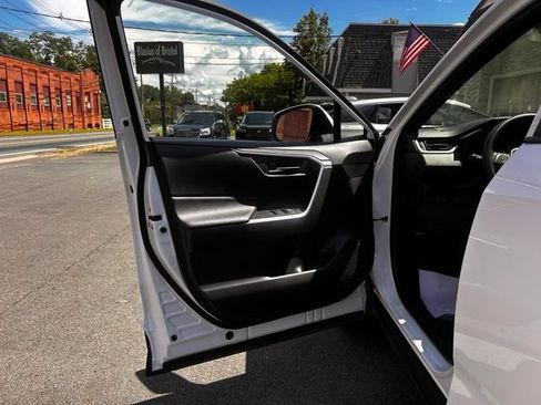 Used 2021 Toyota RAV4 SE w/ Weather & Moonroof Package AWD/4WD image 11