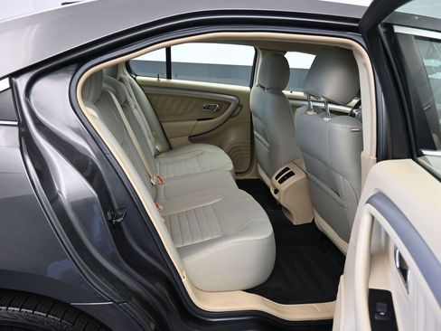 Used 2017 Ford Taurus SE FWD image 33