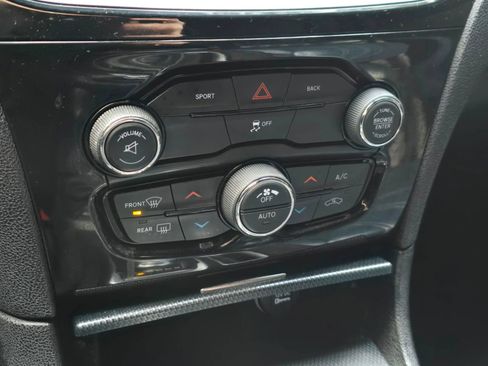 Used 2015 Chrysler 300 S image 28