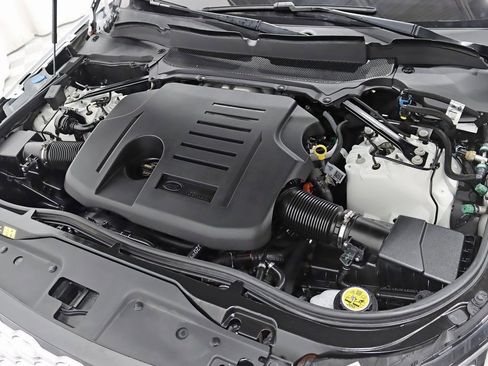 Used 2023 Land Rover Discovery Metropolitan Edition image 46