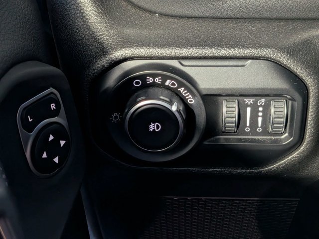 Used 2020 Jeep Wrangler Unlimited Sahara AWD/4WD image 23