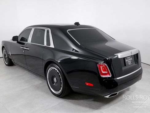 Certified 2025 Rolls-Royce Phantom Sedan image 7