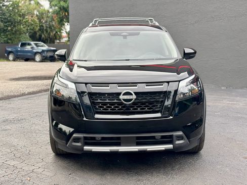 Used 2025 Nissan Pathfinder Platinum AWD/4WD image 2