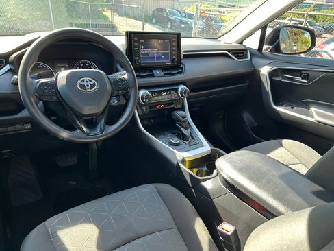Used 2020 Toyota RAV4 XLE image 15