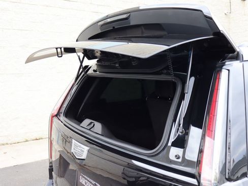 Used 2024 Cadillac Escalade ESV V w/ LPO, ONYX Package AWD/4WD image 28