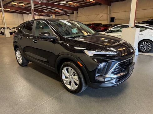 Used 2025 Buick Encore GX Preferred AWD/4WD image 7
