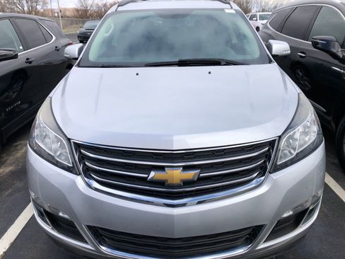 Used 2017 Chevrolet Traverse LT w/ Style and Technology Package image 2