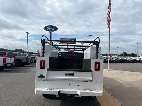 Used 2022 RAM 2500 Tradesman w/ Chrome Appearance Group RWD image 4