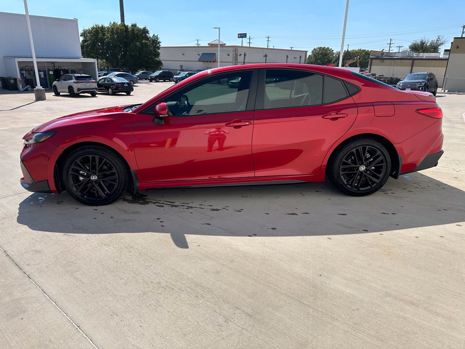 Used 2025 Toyota Camry SE FWD image 4