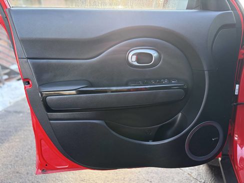Used 2016 Kia Soul ! w/ Premium Package image 11