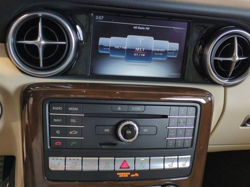 Used 2018 Mercedes-Benz SLC 300 image 16