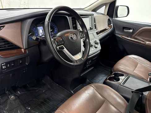 Certified 2020 Toyota Sienna Limited Premium image 12