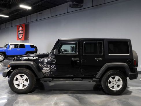 Used 2014 Jeep Wrangler Unlimited Sport w/ Quick Order Package 24S AWD/4WD image 4