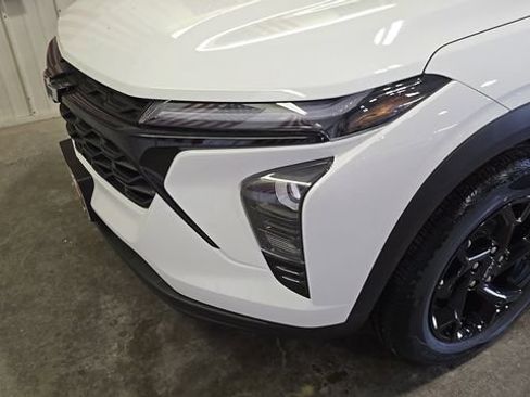 New 2026 Chevrolet Trax LT w/ Driver Confidence Package FWD image 5