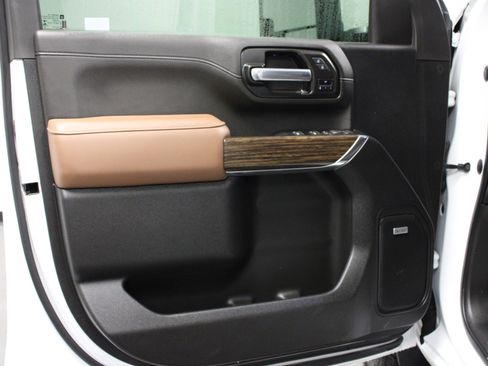 Used 2023 Chevrolet Silverado 3500 High Country w/ Technology Package image 11