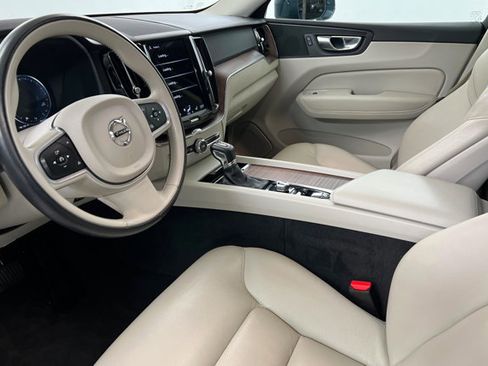 Used 2021 Volvo XC60 T6 Momentum image 15