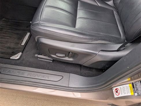 Used 2020 Land Rover Range Rover Evoque S image 19