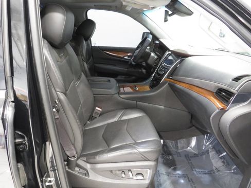 Used 2016 Cadillac Escalade Luxury RWD image 10