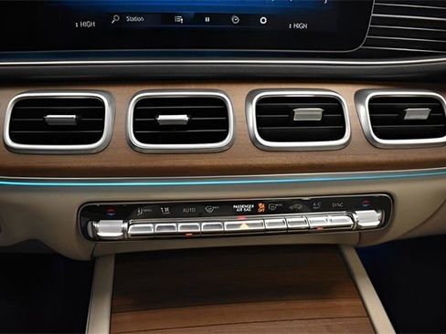 Used 2023 Mercedes-Benz GLE 350 4MATIC w/ AMG Line Exterior image 19