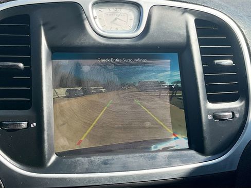 Used 2022 Chrysler 300 Touring L image 13