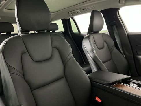 Used 2025 Volvo V60 B5 Cross Country Plus image 25