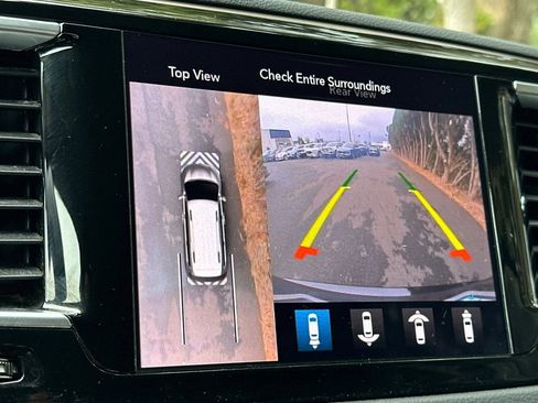 Used 2018 Chrysler Pacifica Touring-L Plus w/ Advanced Safetytec Group image 24