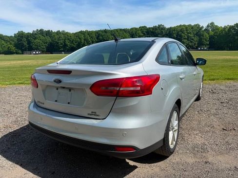 Used 2016 Ford Focus SE w/ SE Power Seat Package FWD image 4