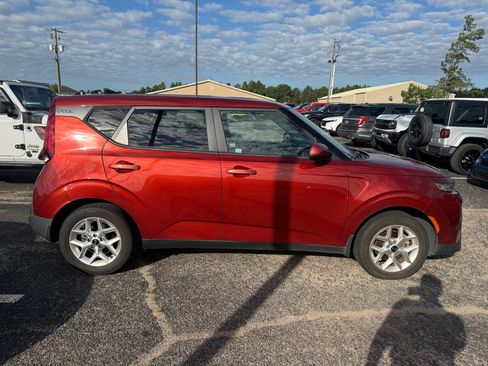 Used 2021 Kia Soul S FWD image 8