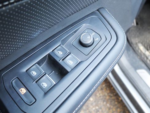 Used 2024 Volkswagen Atlas Cross Sport SEL R-Line image 7