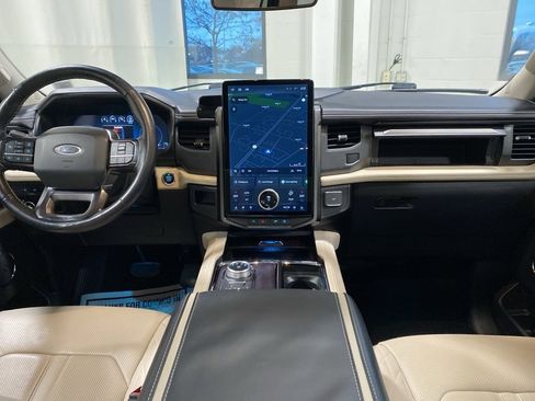 Used 2023 Ford Expedition Platinum image 18