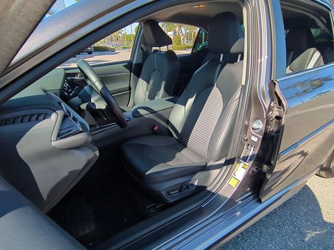 Used 2024 Toyota Camry SE image 17