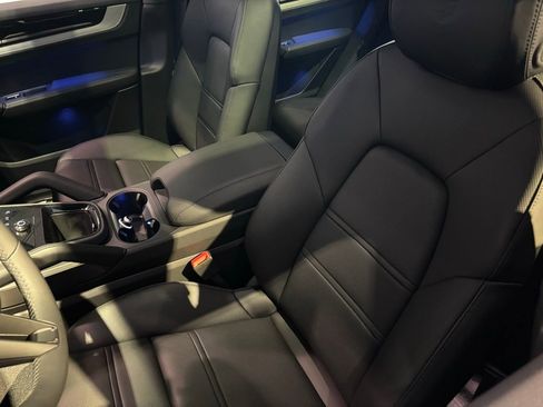 Used 2026 Porsche Cayenne image 5