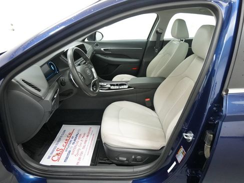 Used 2022 Hyundai Sonata Limited w/ Cargo Package FWD image 16