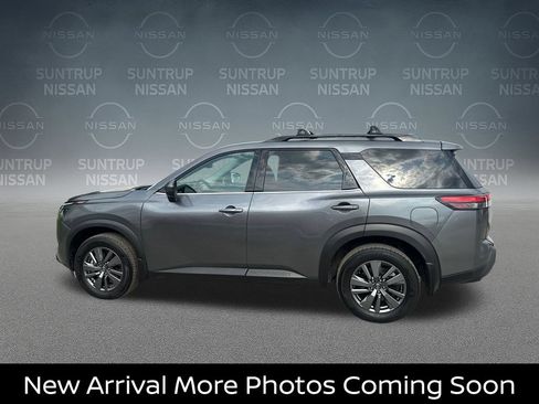 Certified 2025 Nissan Pathfinder SV w/ SV Premium Package FWD image 3