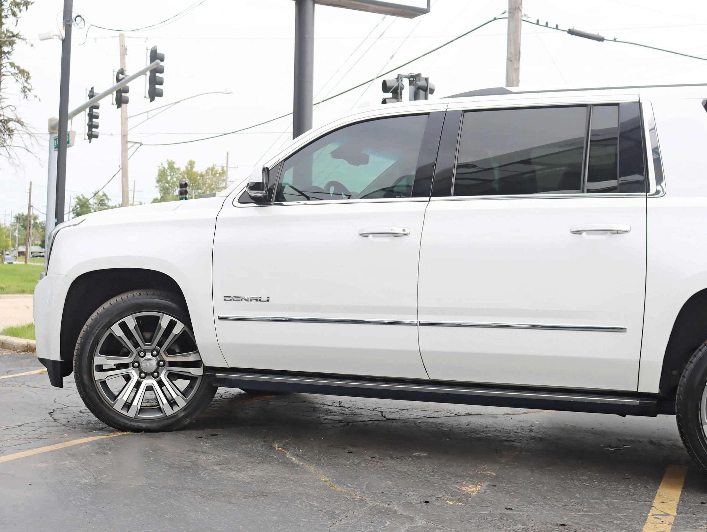 Used 2019 GMC Yukon XL Denali w/ Denali Ultimate Package AWD/4WD image 12